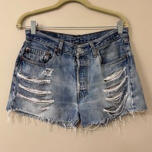 VINTAGE LEVI'S 501 DENIM SHORTS - LIGHT BLUE - DISTRESSED